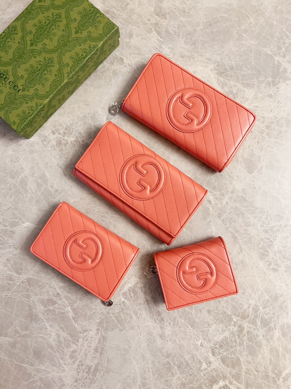 グッチ財布 レプリカ着用イメージ